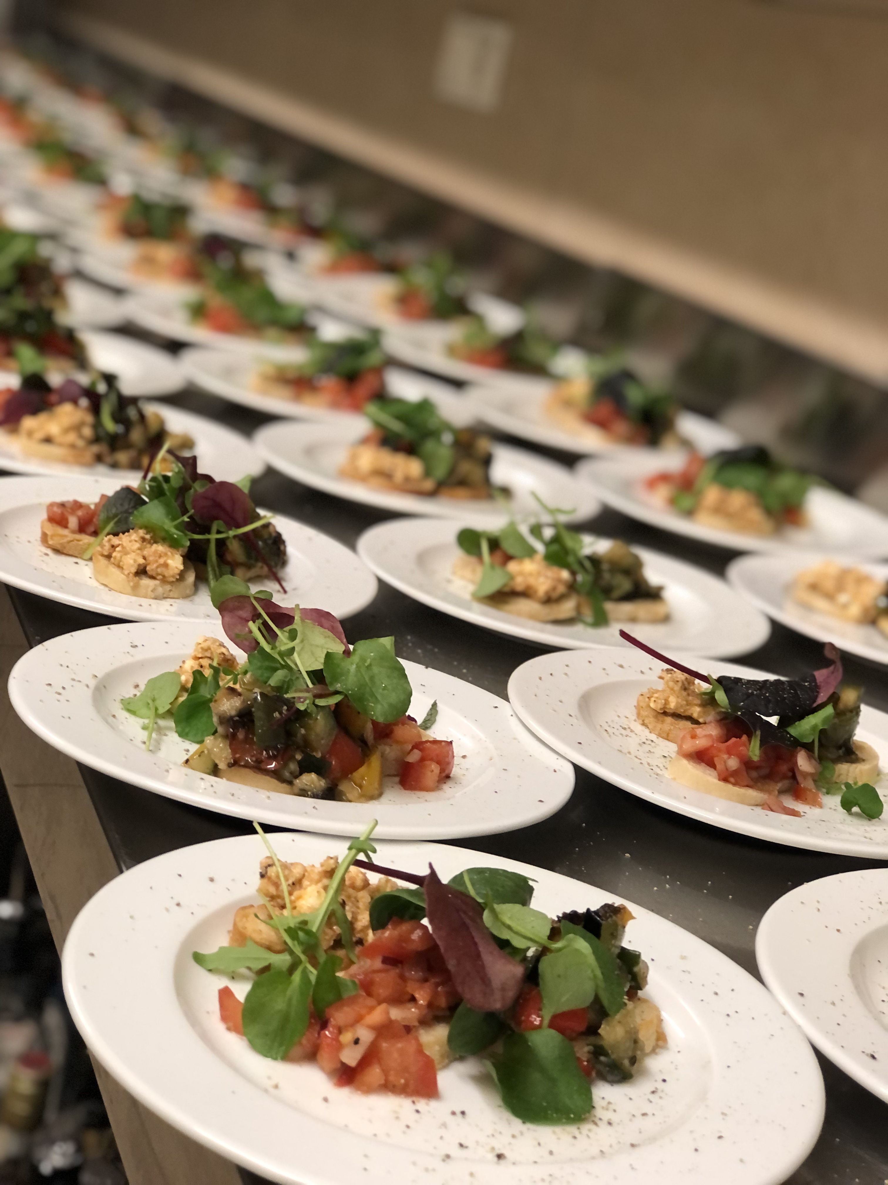 Plant-Based Catering Düsseldorf — pflanzliches Bruschetta-Buffet